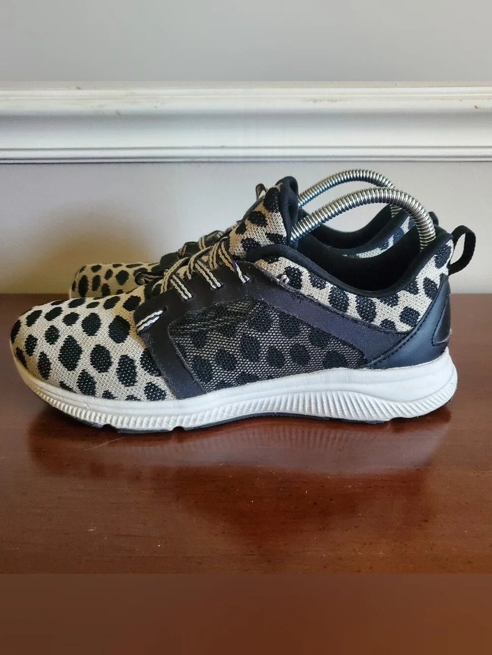 Avia Women’s Lace-Up Low Top Athletic Sneakers Black With Leopard Print Sz 9
